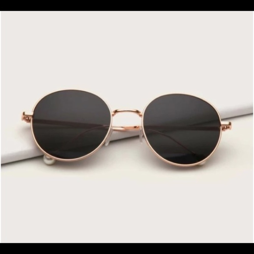 Round Frame Sunglasses!